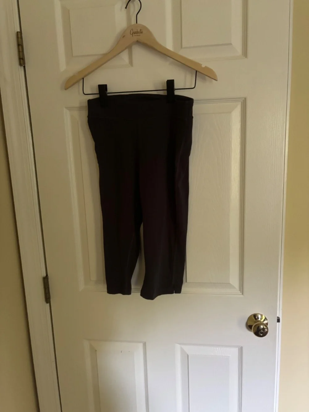 Lululemon cropped at knee leggings